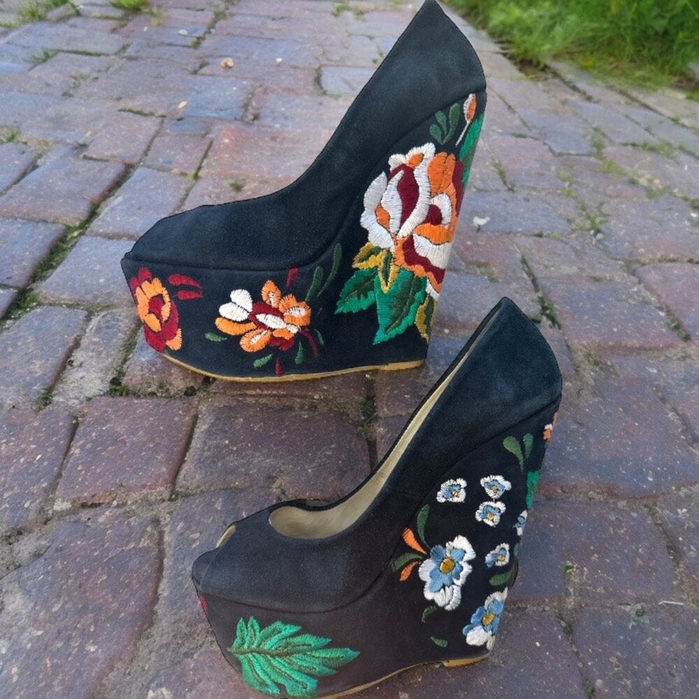 Pier Lucci Embroidered Asian Inspired Peep Toe Platform EUC